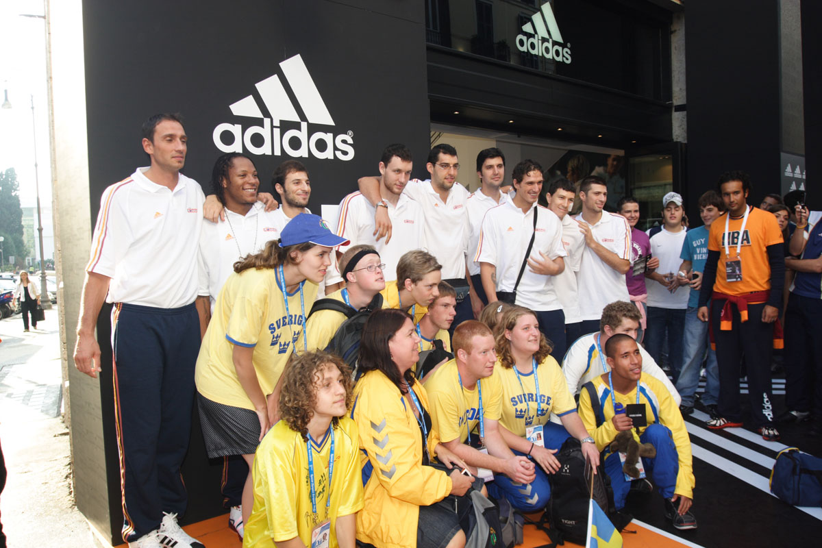 The Line Above 'N' Below Adidas Un canestro per il basket a Roma 01