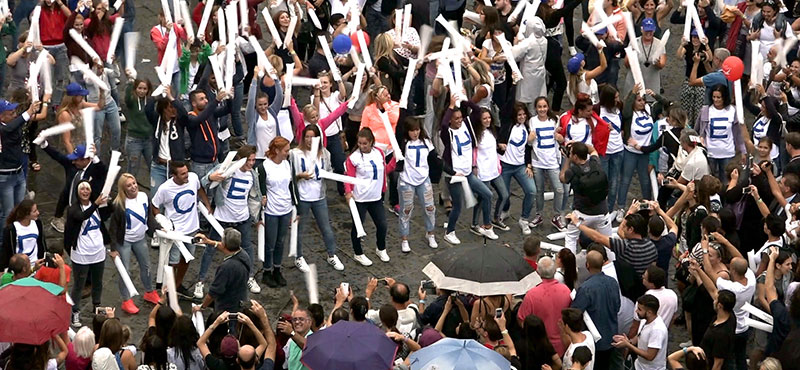 The Line Above 'N' Below Jeunesse flashmob Firenze cover